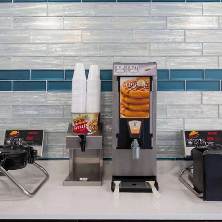 La Quinta Inn By Wyndham Indianapolis Airport Executive Dr מראה חיצוני תמונה