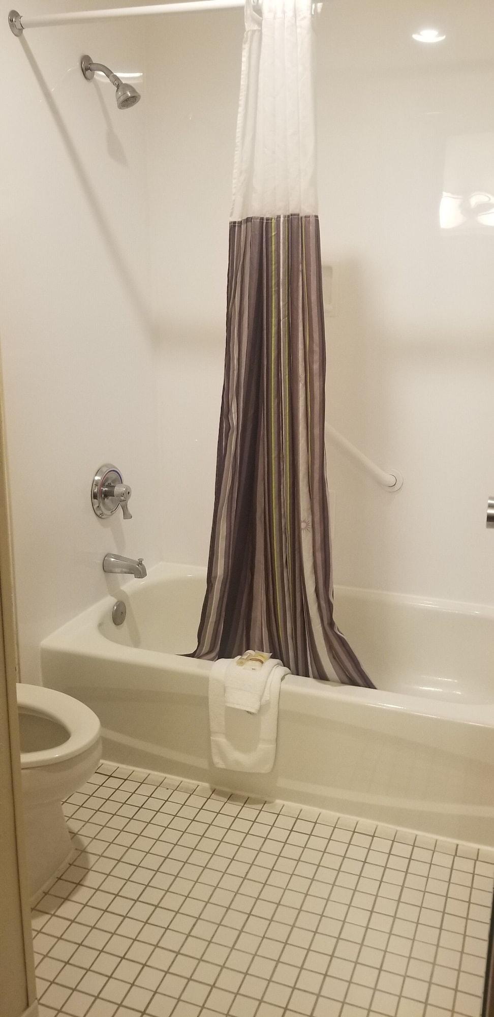 La Quinta Inn By Wyndham Indianapolis Airport Executive Dr מראה חיצוני תמונה