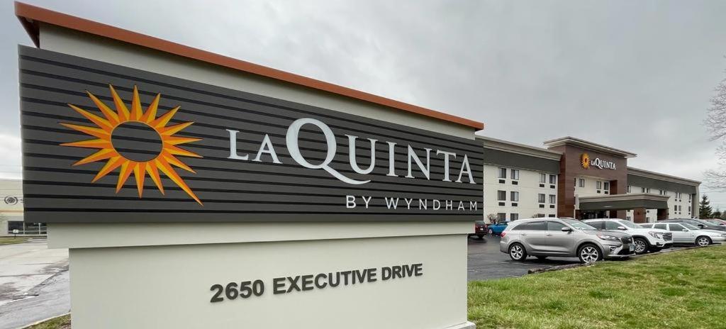 La Quinta Inn By Wyndham Indianapolis Airport Executive Dr מראה חיצוני תמונה