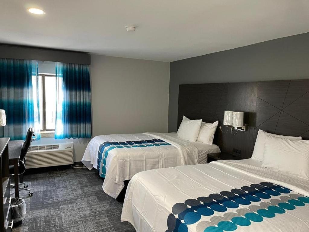 La Quinta Inn By Wyndham Indianapolis Airport Executive Dr מראה חיצוני תמונה