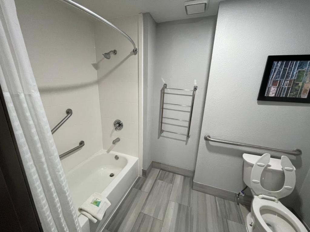 La Quinta Inn By Wyndham Indianapolis Airport Executive Dr מראה חיצוני תמונה