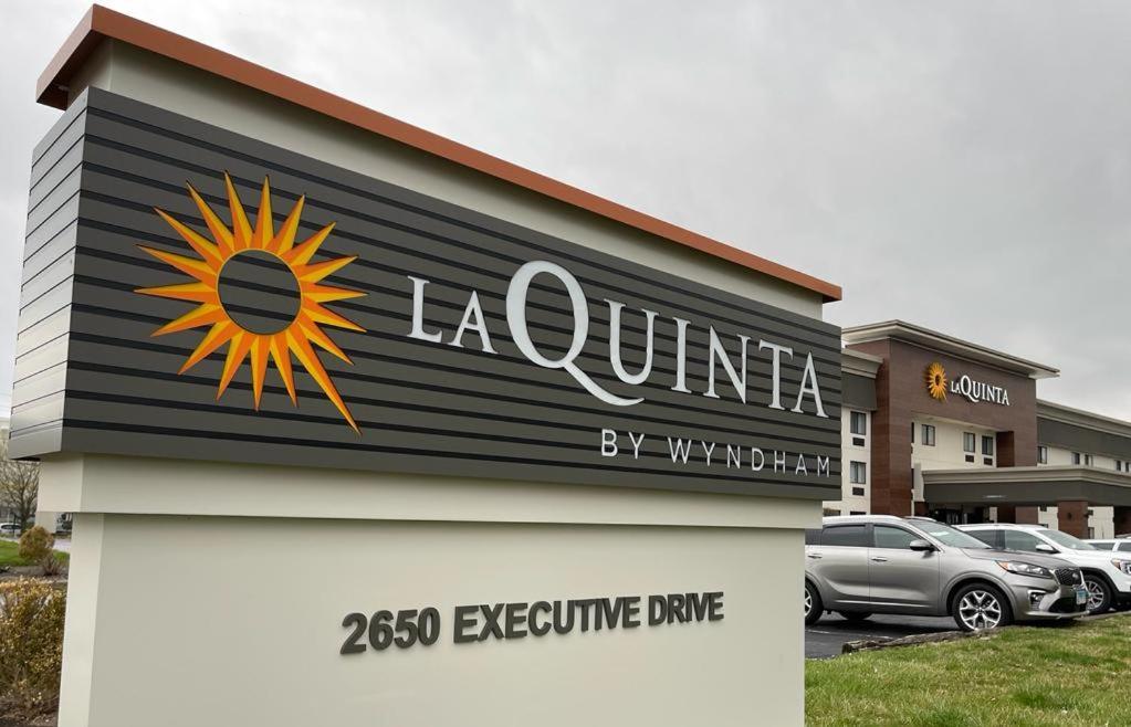 La Quinta Inn By Wyndham Indianapolis Airport Executive Dr מראה חיצוני תמונה