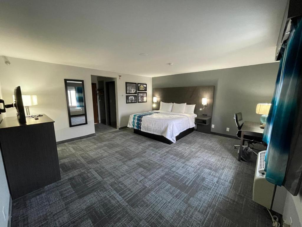 La Quinta Inn By Wyndham Indianapolis Airport Executive Dr מראה חיצוני תמונה
