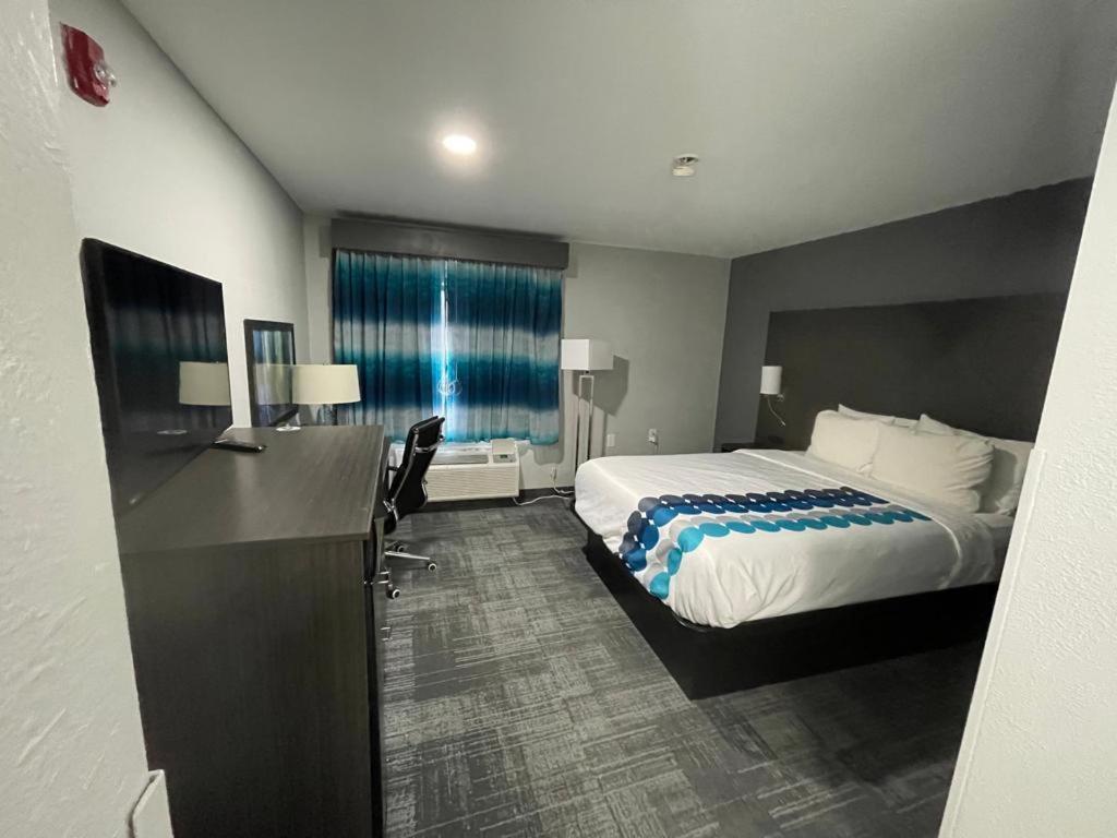 La Quinta Inn By Wyndham Indianapolis Airport Executive Dr מראה חיצוני תמונה