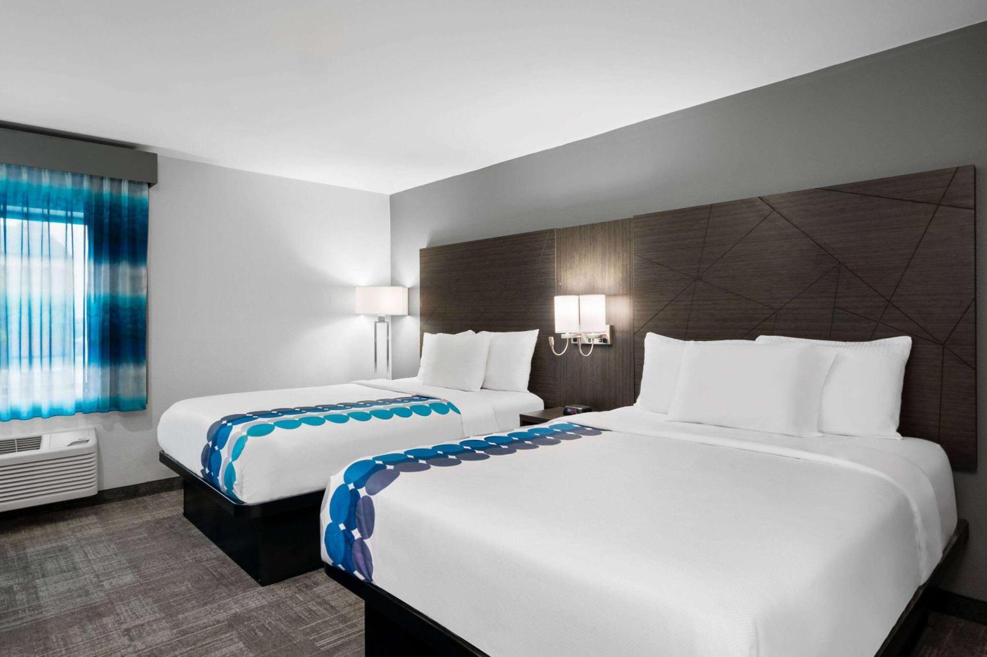 La Quinta Inn By Wyndham Indianapolis Airport Executive Dr מראה חיצוני תמונה
