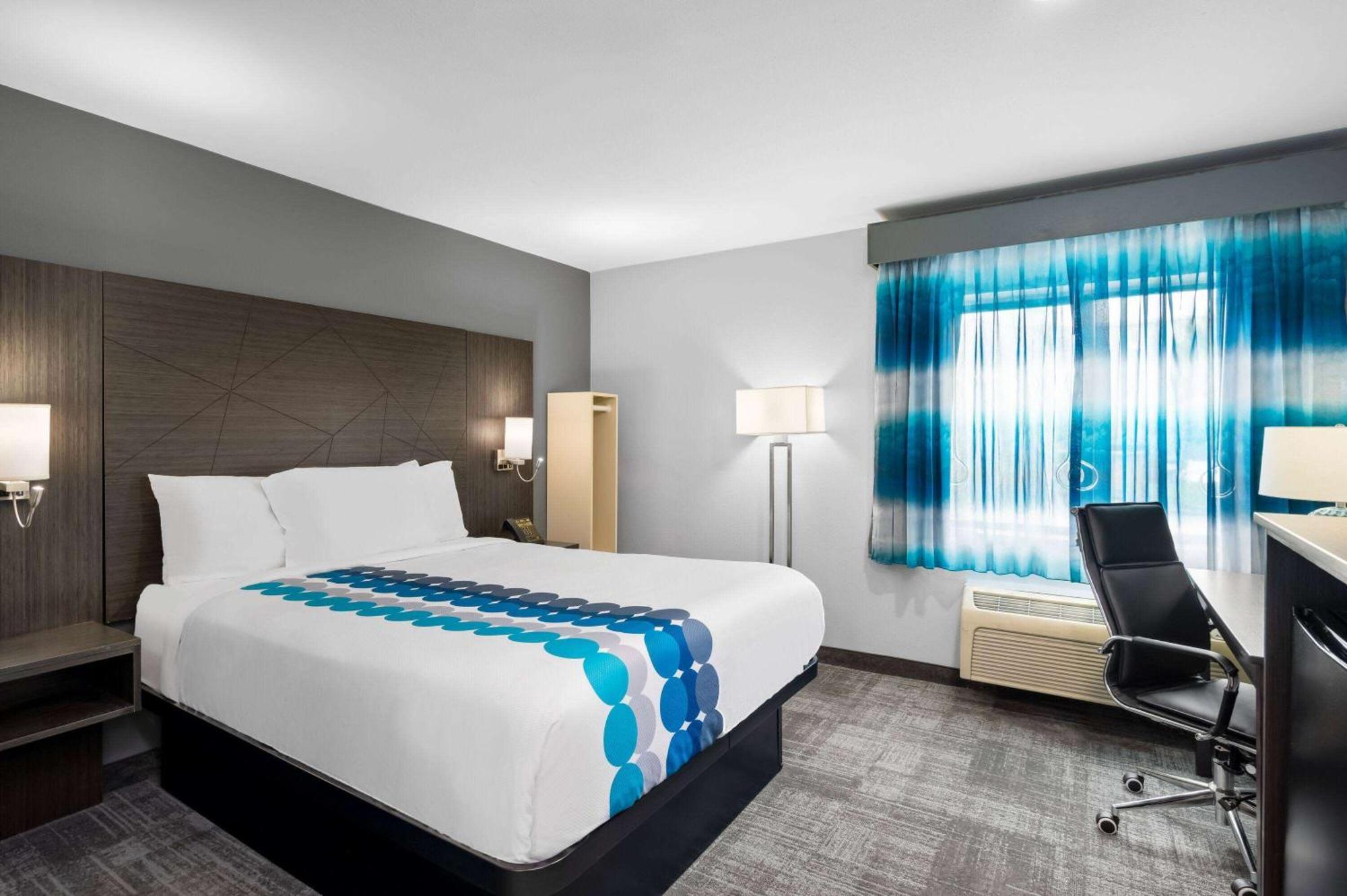 La Quinta Inn By Wyndham Indianapolis Airport Executive Dr מראה חיצוני תמונה