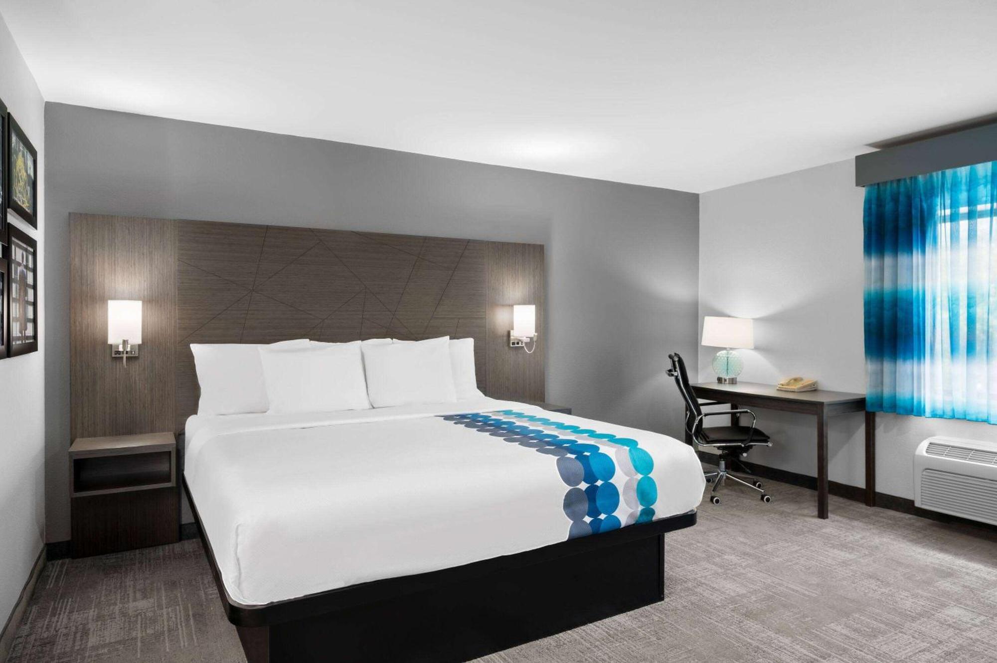 La Quinta Inn By Wyndham Indianapolis Airport Executive Dr מראה חיצוני תמונה