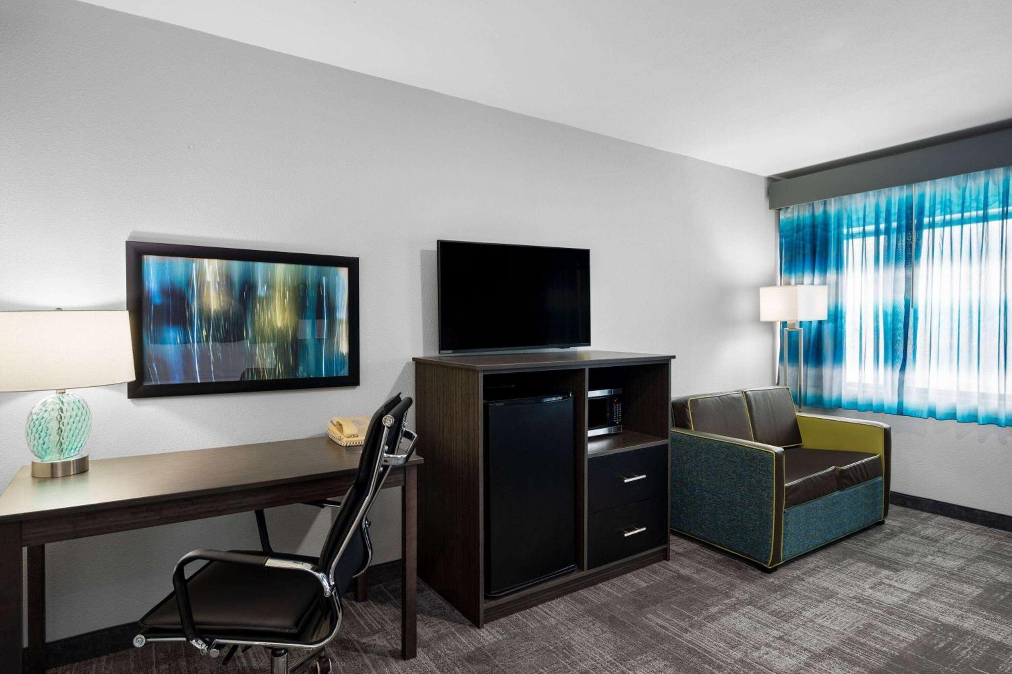 La Quinta Inn By Wyndham Indianapolis Airport Executive Dr מראה חיצוני תמונה
