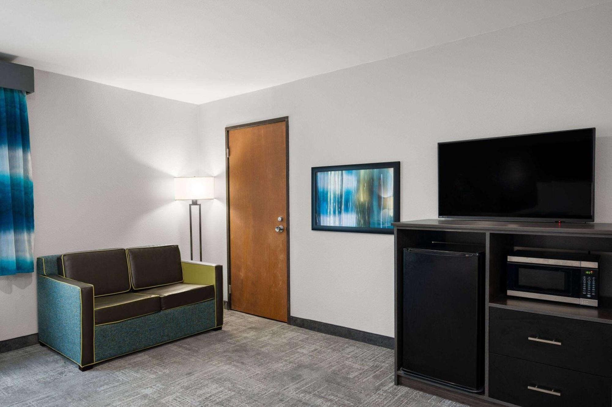 La Quinta Inn By Wyndham Indianapolis Airport Executive Dr מראה חיצוני תמונה