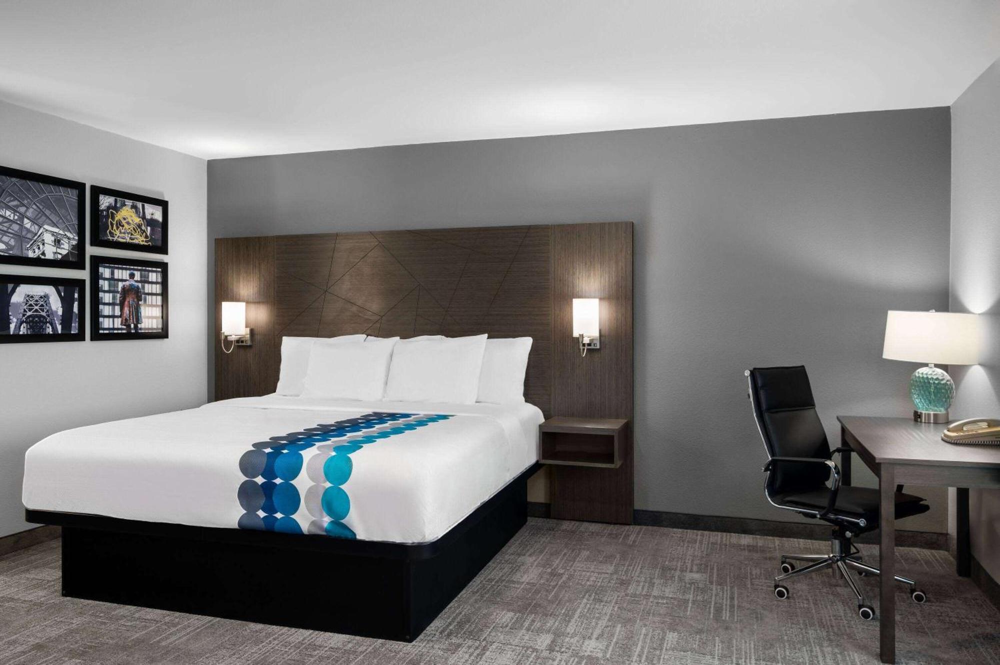 La Quinta Inn By Wyndham Indianapolis Airport Executive Dr מראה חיצוני תמונה