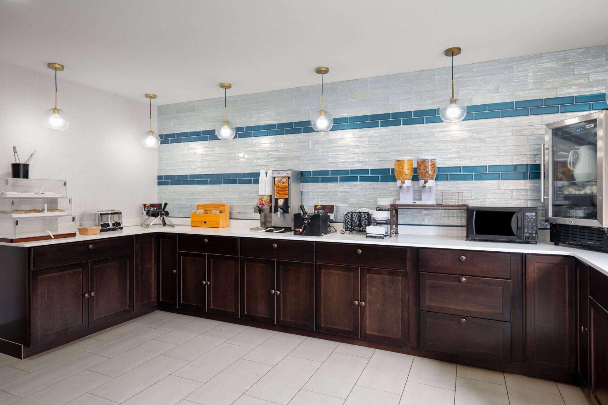 La Quinta Inn By Wyndham Indianapolis Airport Executive Dr מראה חיצוני תמונה
