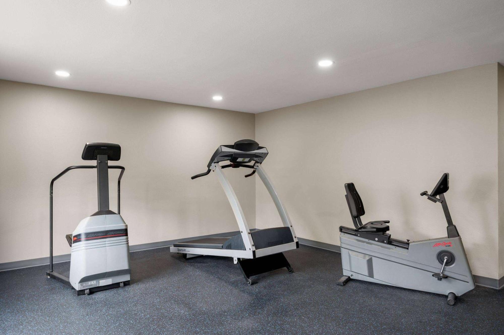 La Quinta Inn By Wyndham Indianapolis Airport Executive Dr מראה חיצוני תמונה