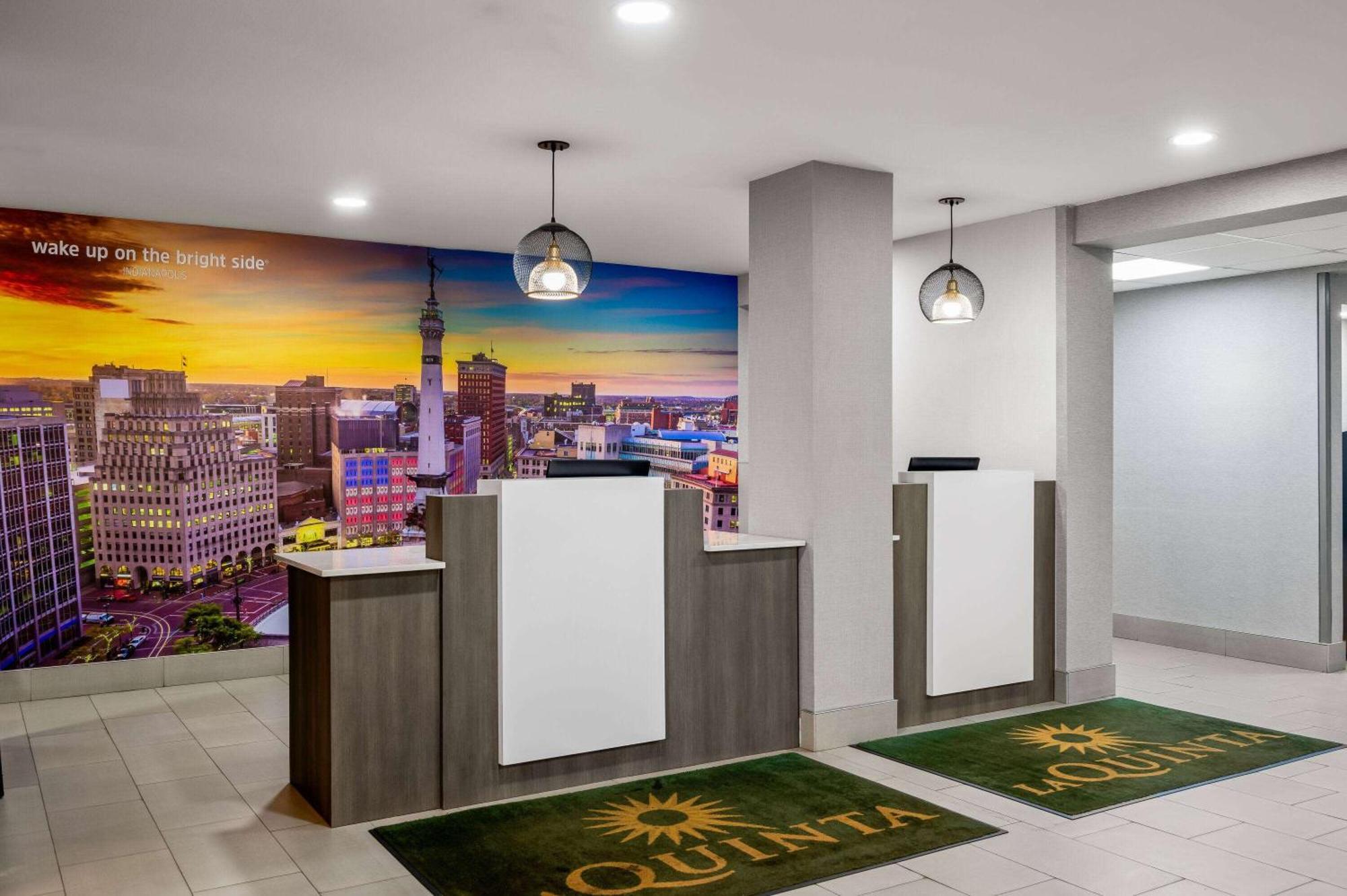 La Quinta Inn By Wyndham Indianapolis Airport Executive Dr מראה חיצוני תמונה