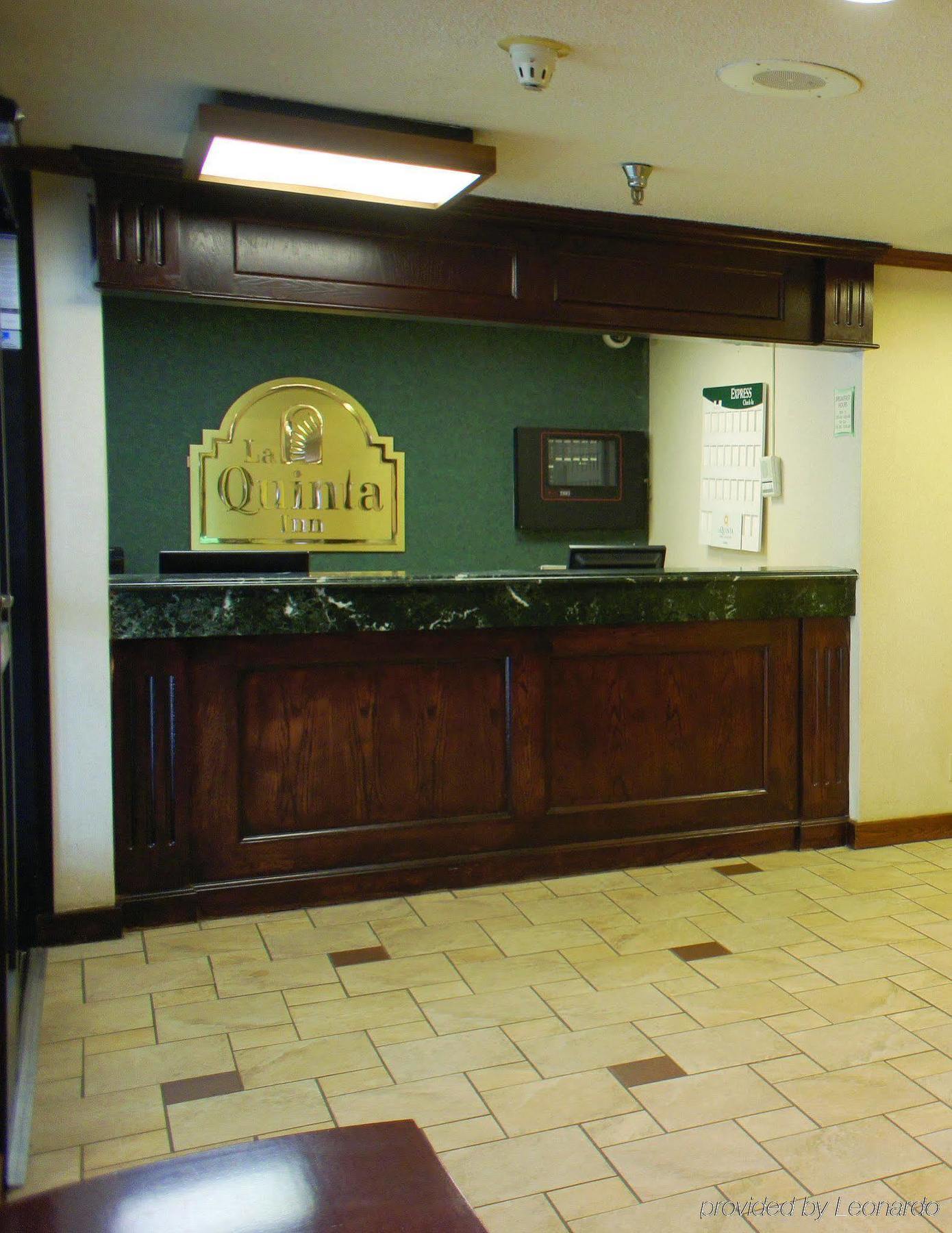 La Quinta Inn By Wyndham Indianapolis Airport Executive Dr מראה חיצוני תמונה