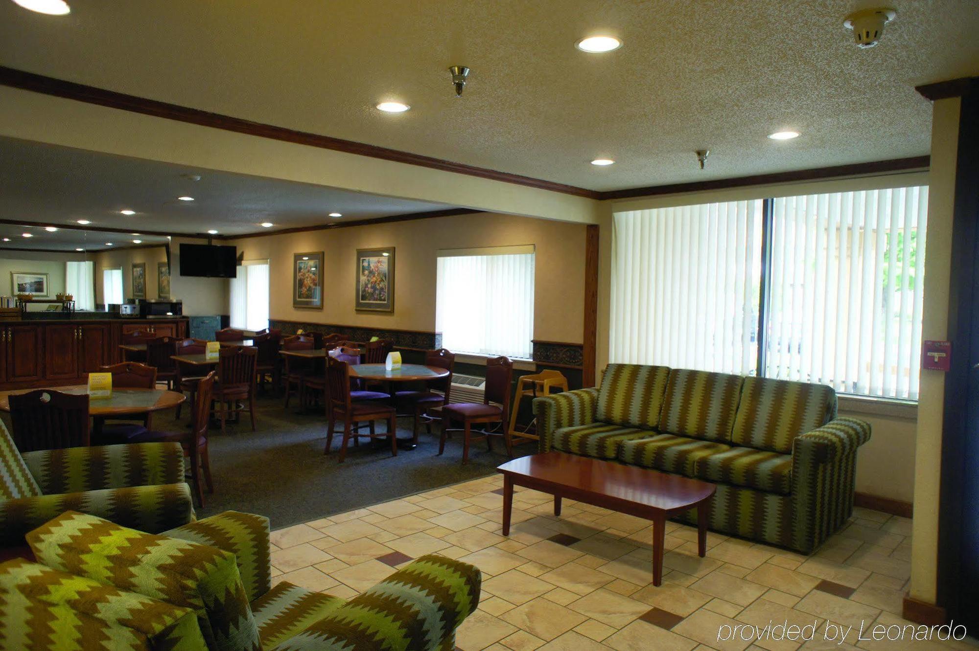 La Quinta Inn By Wyndham Indianapolis Airport Executive Dr מראה חיצוני תמונה