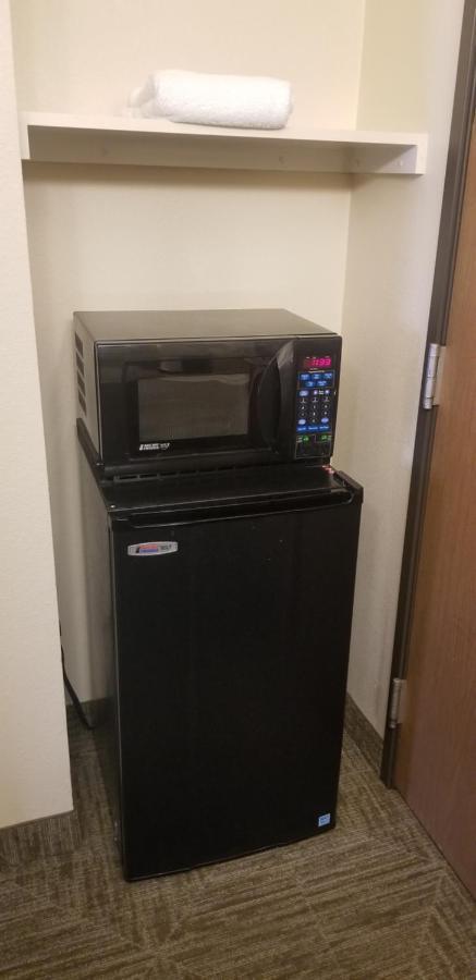 La Quinta Inn By Wyndham Indianapolis Airport Executive Dr מראה חיצוני תמונה